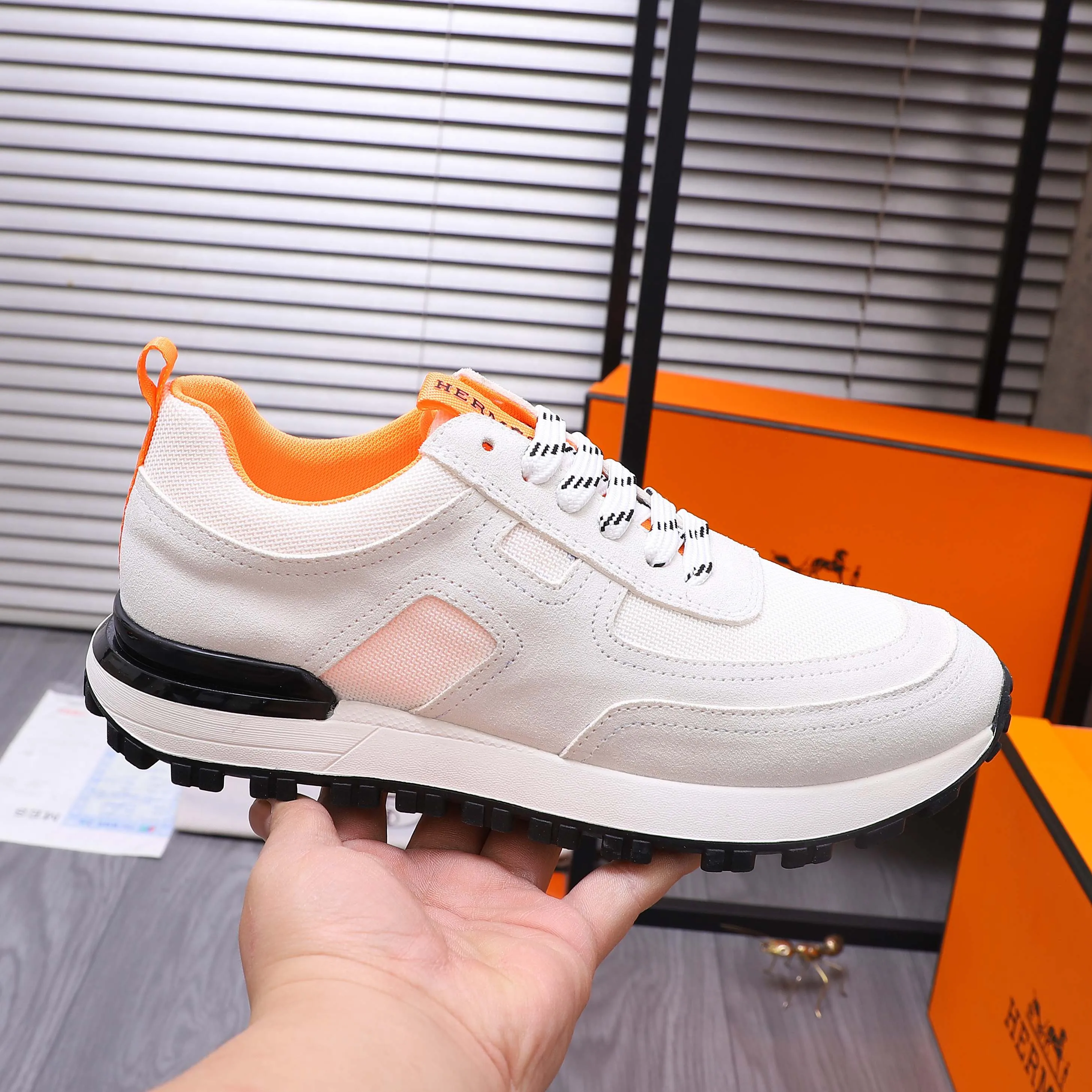 Men's shoes 💰420 Product trademark: HERMES "Hermes" casual shoes Regular size: 38-44 Product materials: Selected frosted cowhide stitching mesh upper Breathable mesh lining Cowhide insole Rubber outsole